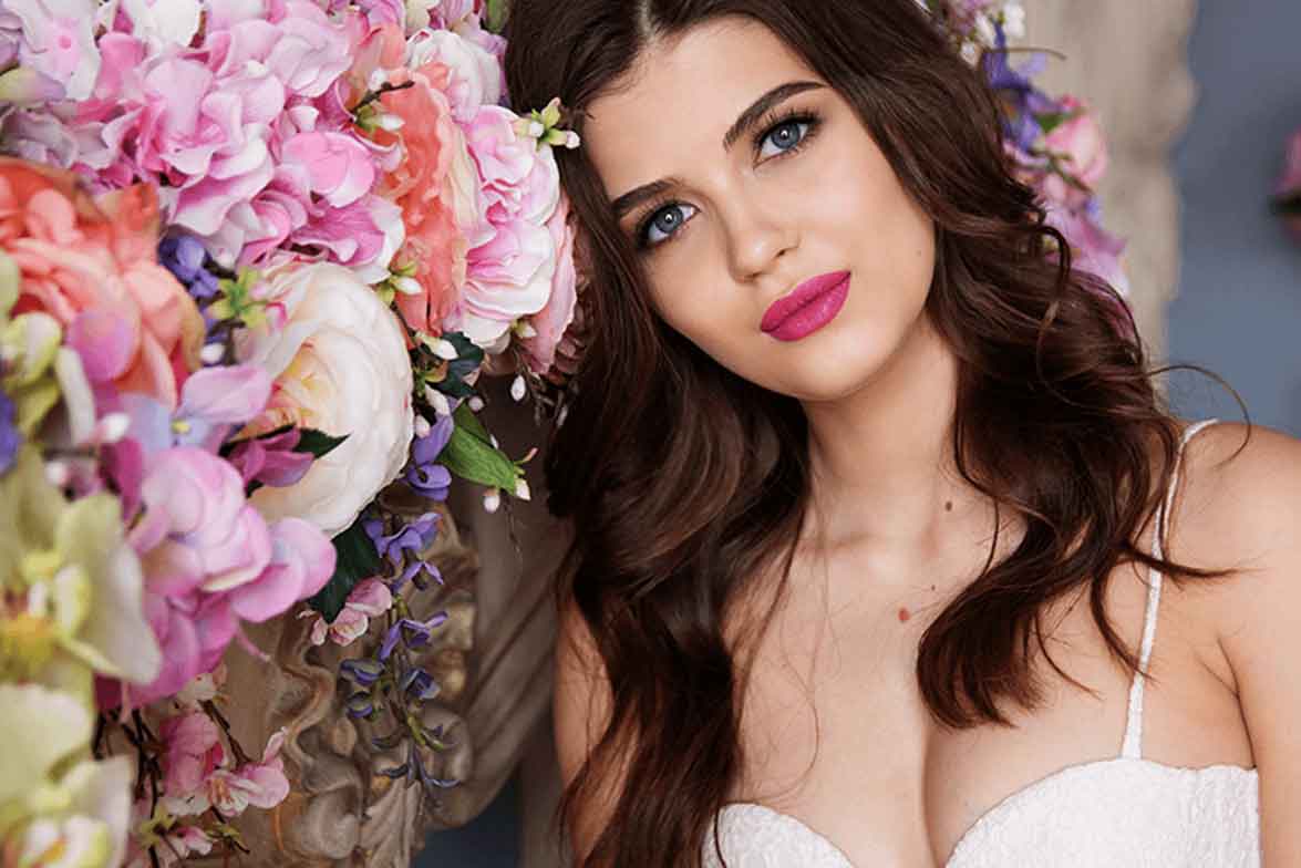 Framework slutningen Svin Best Bridal Makeup Products, Told By Professional Makeup Artist – Camera  Ready Cosmetics