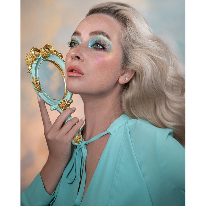 Karla Cosmetics Seamless Satin Highlighter style image